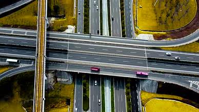 4K航拍交通枢纽路网绕城高速视频的预览图